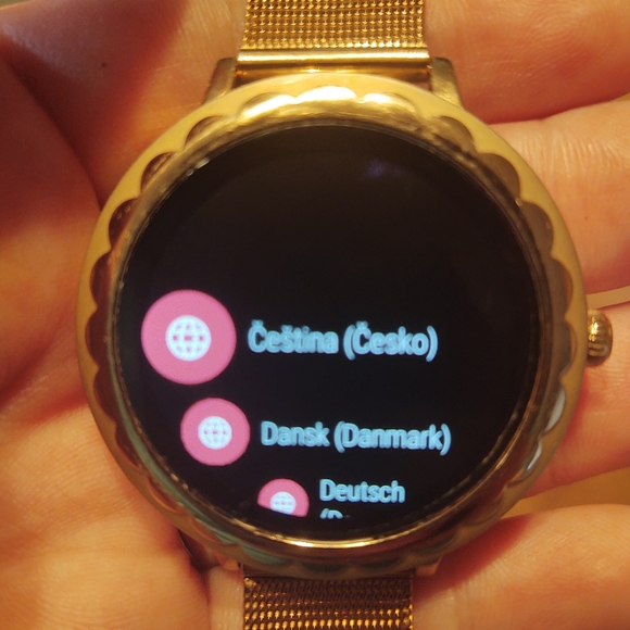 scallop touchscreen smartwatch